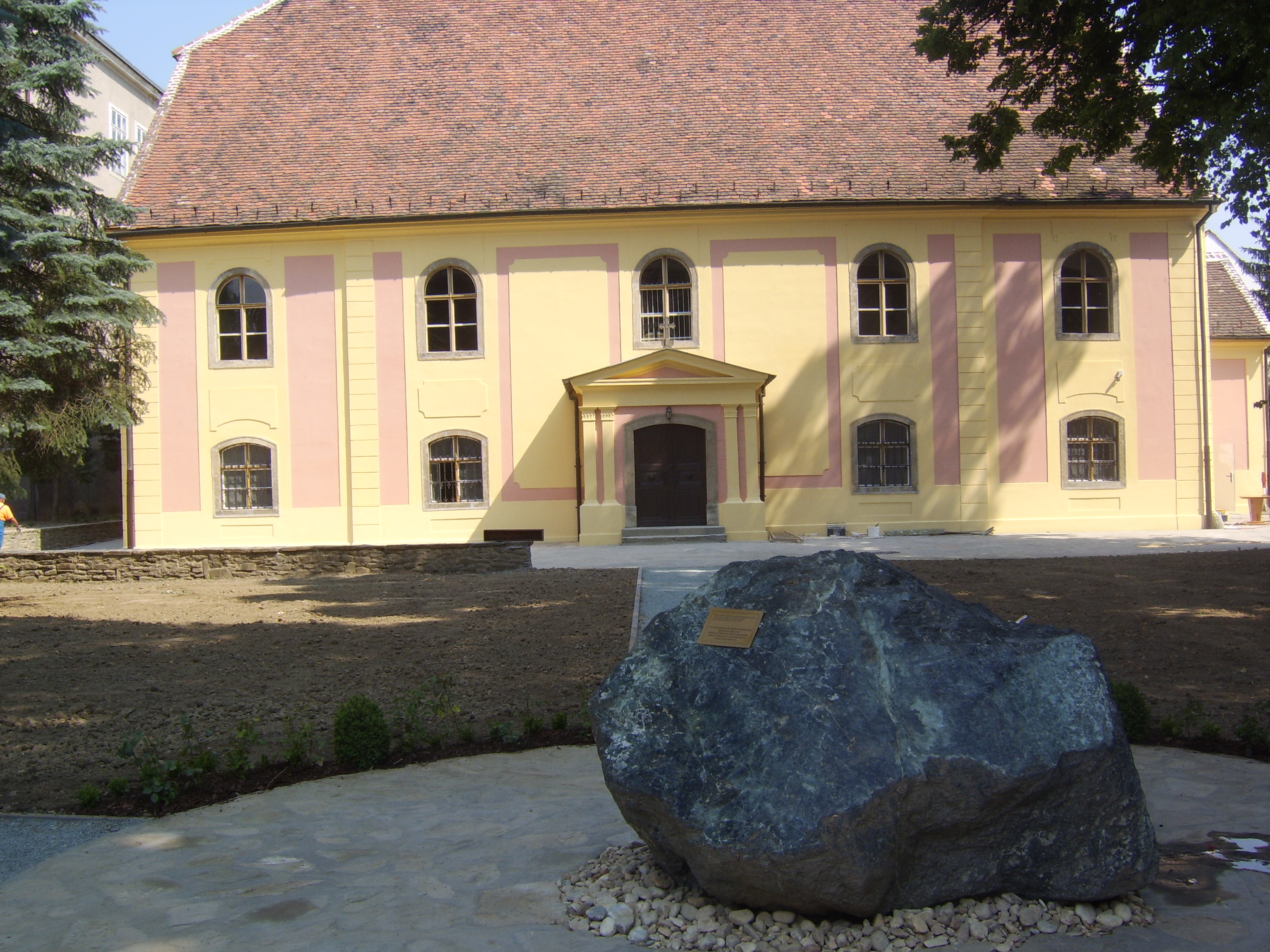 Hálát adnak a kőszegi templom és templomkert felújításáért