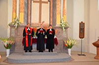 225 szál virággal díszítették fel a templomot