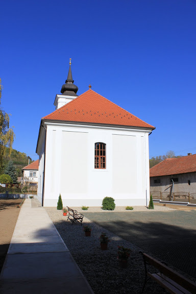 Felszentelték a felújított bényei evangélikus templomot