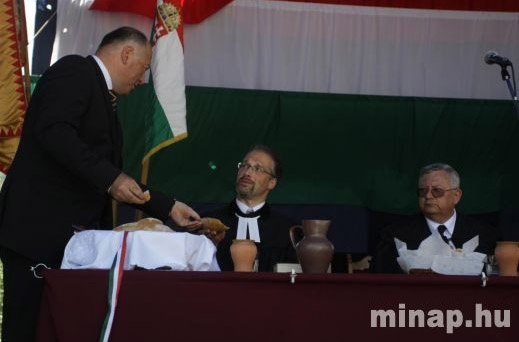 Kenyéráldás Miskolcon a történelmi egyházak képviselőivel