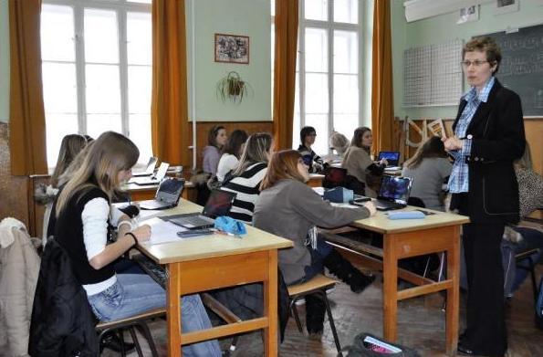 A 21. század palatáblája – Laptopokat kapott tanár és diák az evangélikus oktatási intézményekben
