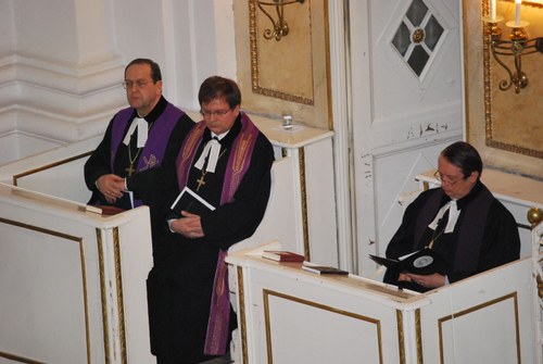 Püspökök a papi padban