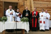 Ökumenikus szertartás keretében szentelték fel Magyarföld fatemplomát