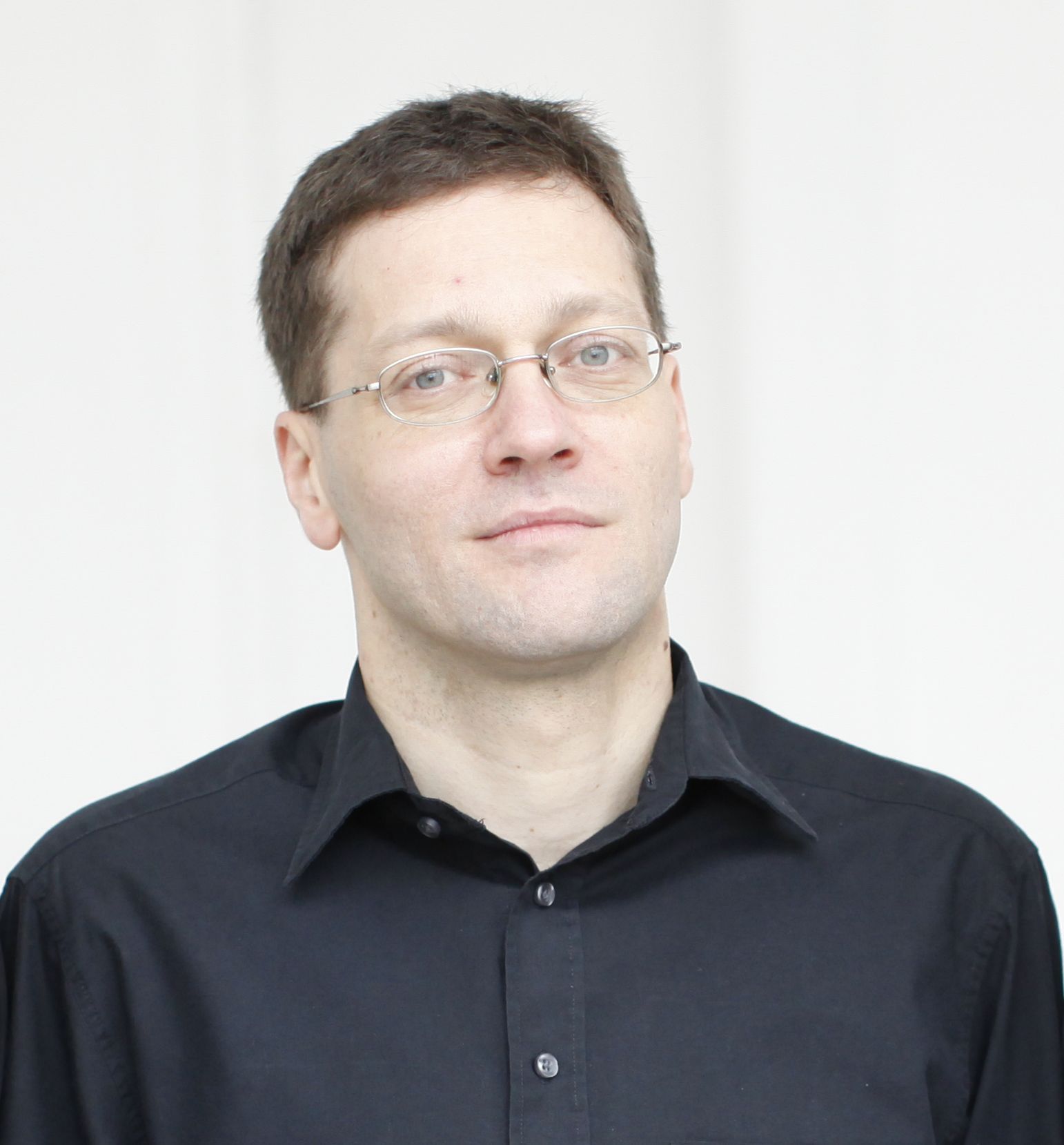 „Minden sikertörténet kudarcok sorozatából nő ki” – Negyedszázados jubileumra készül a Bohém Ragtime Jazz Band – Interjú Ittzés Tamással