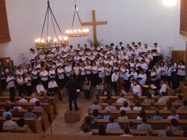 A békéért daloltak Dunaújvárosban