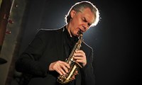 Jan Garbarek gregorián énekeket kísér a Bazilikában