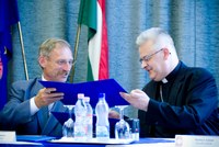 Az egyház segíteni akar