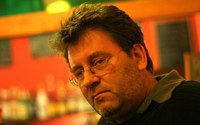 Bakács Tibor Bibliát és papot is csempészett