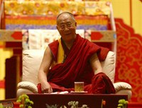 Béke és szeretet? A dalai láma hiteles, a politika viszont hajlékony
