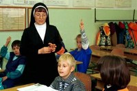 Horn Gyula miatt nyomulhatnak az egyházi iskolák 