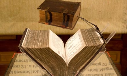 Restaurálták a PIM „ismeretlen” Vizsolyi Bibliáját