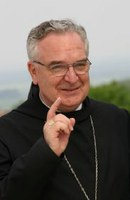 Várszegi Asztrik püspök, pannonhalmi főapát: „Túl bonyolult egyházzá váltunk” 