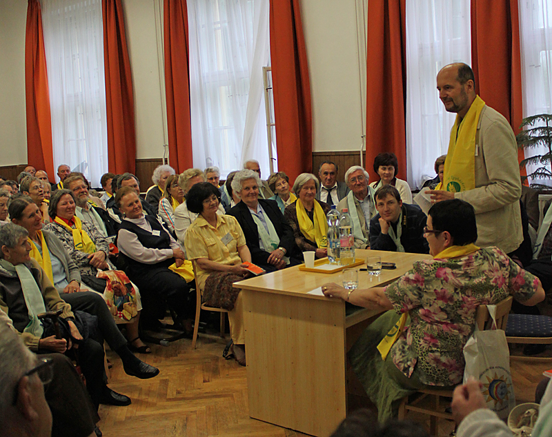 csermely beszélgetés.jpg