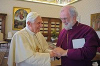 „Szívélyes beszélgetés” folyt a katolikus és az anglikán egyházfő között