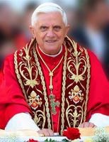 A pápa elfogadta két további püspök lemondását 