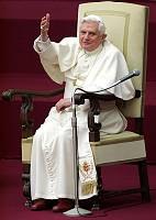 A pápa szeretné megerősíteni az afrikai katolikusok hitét