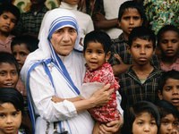 A pápa üzenetet adott ki Teréz anya születésének 100. évfordulójára – A Szeretet Misszionáriusai is nyilatkoztak