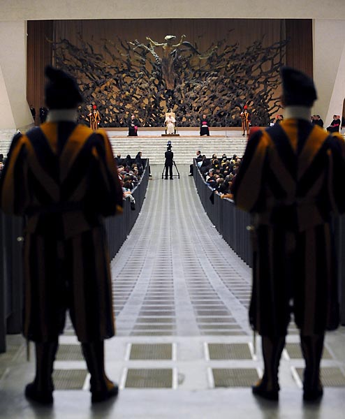 A pápa visszaléptette a linzi vezetőt