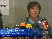 A politikusok és más egyházak képviselői is szomorúan vették tudomásul Käßmann visszalépését