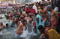 A világ legnagyobb vallási ünnepét tartják Indiában