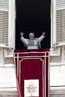 AP: A pápa a Hittani Kongregáció prefektusaként is megvédett egy pedofil papot