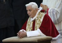 Betlehem békéjéért könyörgött XVI. Benedek pápa az éjféli misén 
