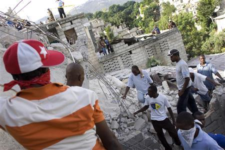 Egyre nagyobb nemzetközi egyházi összefogás Haitiért – A katolikus érsek is a halottak között van