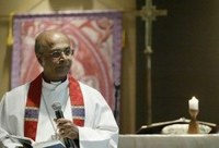 Elköszönt tisztétől a színesbőrű anglikán püspök