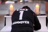 Enkét gyászolja Németország – Margot Käßmann tartott gyászistentiszteletet a focistáért