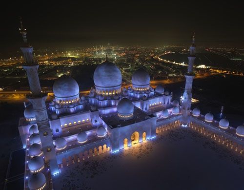 Felhőkben úszik a világ harmadik legnagyobb mecsetje