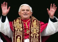 Hivatali visszaélés a vád XVI. Benedek pápa ellen 
