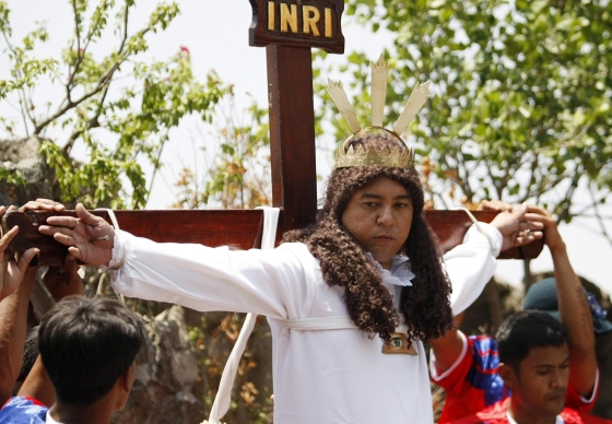 Idén is keresztre feszítéseket tartottak a Fülöp-szigeteken