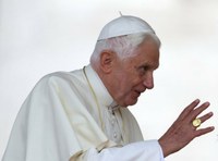 Már a bukmékerek sem bíznak a pápában