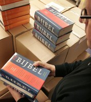 Megjelent az egy milliomodik új Biblia Hollandiában 
