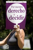 Megünnepelték a 30 000. abortuszt – Tiltakoztak a katolikusok