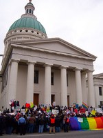 Minden vasárnap tüntetnek a St. Louis-i érsek ellen, a homoszexuálisok „házasságáért” 