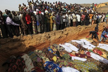 Óriási mészárlás Nigériában – Hétfőn temették el a lemészárolt keresztényeket