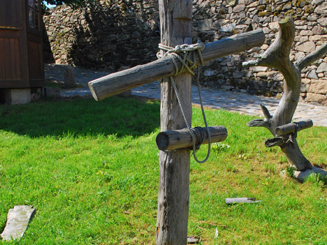 Randalíroztak a Biblia-kertben