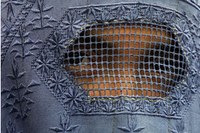 Tilos a burka a munkahelyen 