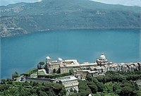 XVI. Benedek pápa Castel Gandolfóban tartózkodik