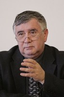 „Valami fáj, ami nincs” – Interjú Bölcskei Gusztáv református püspökkel