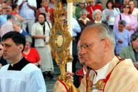 Brüsszeli szentmise Erdő Péter bíborossal 