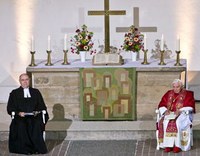 A pápa és a protestánsok – Jött, látott, hengerelt?