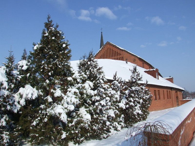 Hóval fedett templomok: Dunaújváros és Kisapostag