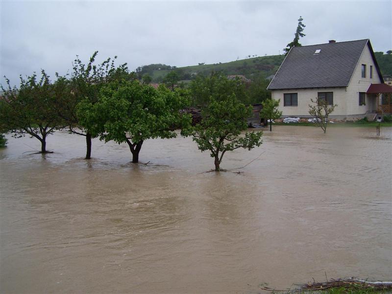 Pusztító árvíz az országban – Bakonycsernyét sem kímélte az özönvízszerű áradás